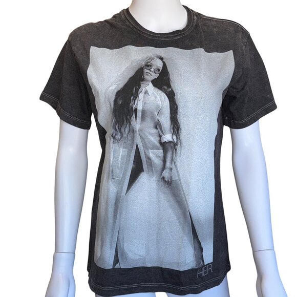 Ceremony Of Roses Rue21 H.E.R. Graphic T-Shirt Black/Gray Cotton Blend Womens M - Picture 1 of 6